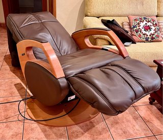 SILLÓN RELAX DE MASAJE KEYTON DYNAMIC DE PIEL.