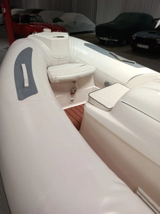 Lancha Jet Avon 3.20 motor Yamaha