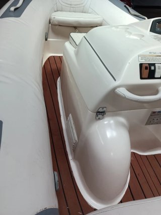 Lancha Jet Avon 3.20 motor Yamaha
