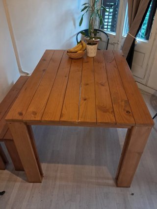 Mesa y banco de madera