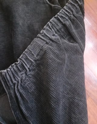 Pantaloni neri in velluto a coste