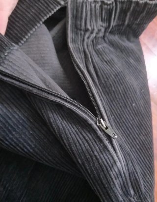 Pantaloni neri in velluto a coste