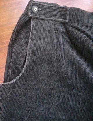 Pantaloni neri in velluto a coste