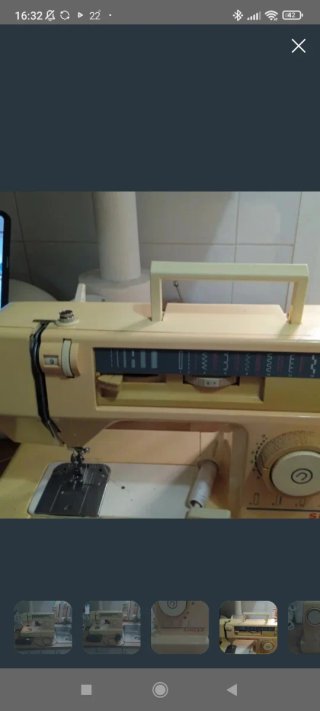Máquina de coser Singer beige