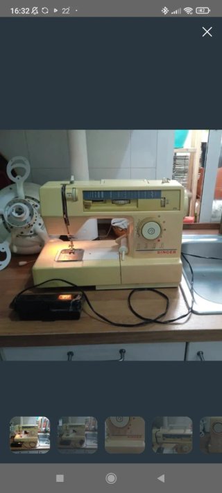 Máquina de coser Singer beige