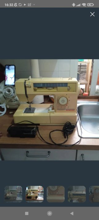 Máquina de coser Singer beige