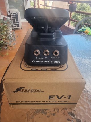 Fractal Audio EV-1 Pedal Expresión + Caja
