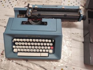 Máquina de escribir Olivetti Studio 46