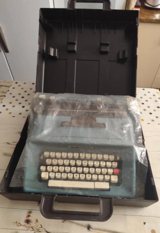 Máquina de escribir Olivetti Studio 46