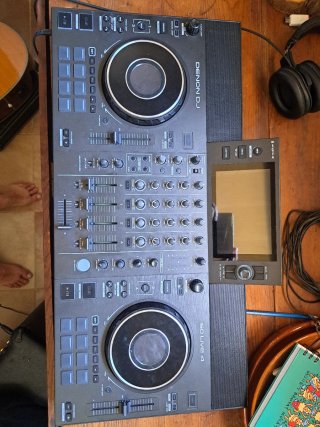 Controladora DJ Denon SC Live 4 Negra