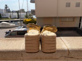 Sandalias doradas plataforma esparto