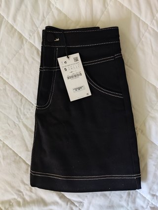Falda negra Zara