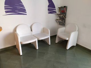 5 tocadores  peluquería y 3 sillones