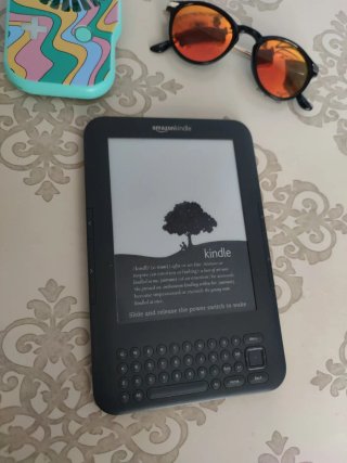 Amazon Kindle 3ª Gen + Pack Playa