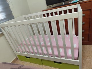 Cuna de bebé con colchón funda y sábanas
