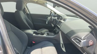 Jaguar XE 2.0 Diesel XE-Pure RWD 132 kW (180 CV)