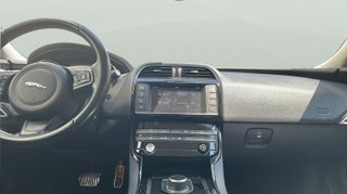 Jaguar XE 2.0 Diesel XE-Pure RWD 132 kW (180 CV)