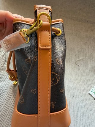 Bolso Cubo Marrón con Estampados de perritos
