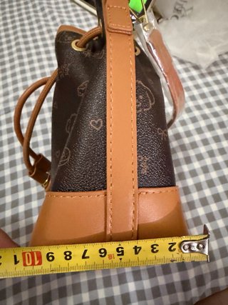 Bolso Cubo Marrón con Estampados de perritos