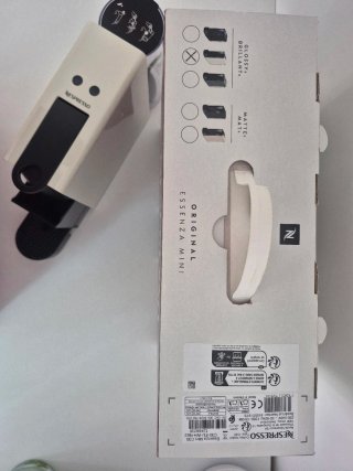 Cafetera Nespresso Original Essenza Mini