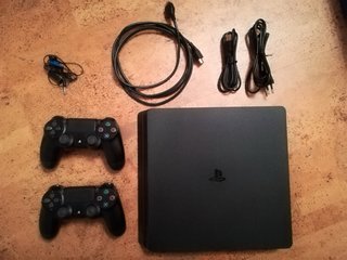 Console PS4 Slim 1TB Nera + 2 Controller