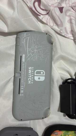 Nintendo Switch Lite Gris edición Pokémon