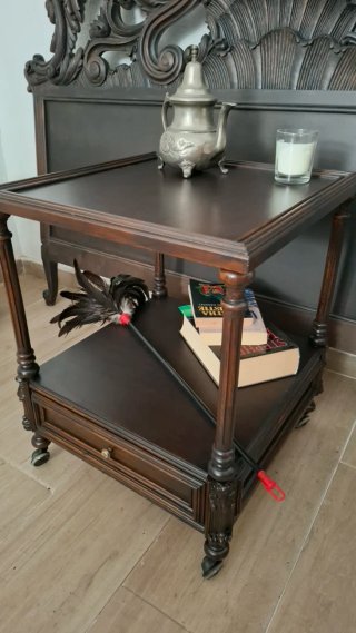 Mesa Auxiliar Restaurada con Ruedas