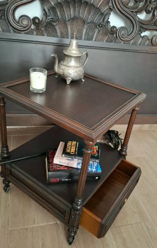 Mesa Auxiliar Restaurada con Ruedas