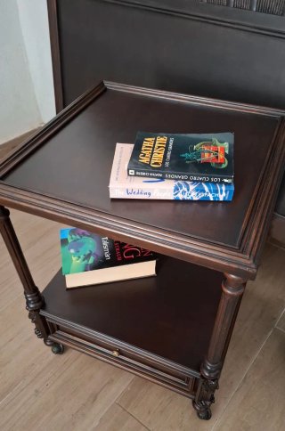 Mesa Auxiliar Restaurada con Ruedas