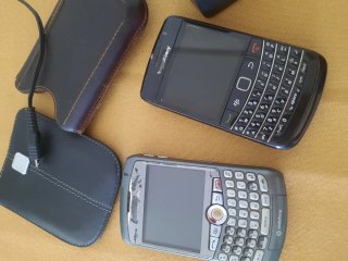 Lote de 2 Blackberry 2 fundas y cargador