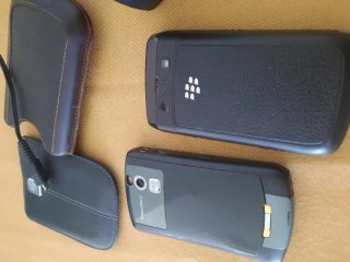 Lote de 2 Blackberry 2 fundas y cargador