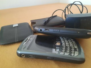 Lote de 2 Blackberry 2 fundas y cargador