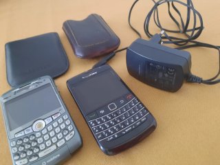 Lote de 2 Blackberry 2 fundas y cargador