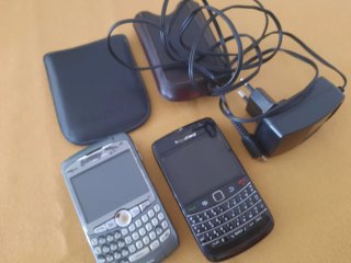 Lote de 2 Blackberry 2 fundas y cargador