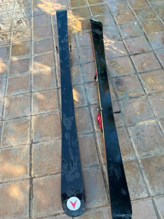 Esquís Dynastar Rojos con Fijaciones
