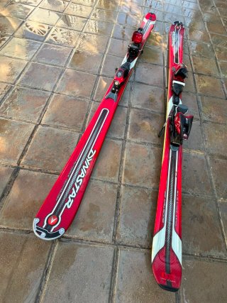 Esquís Dynastar Rojos con Fijaciones