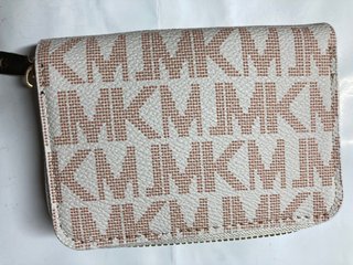 Cartera Estampada Compacta