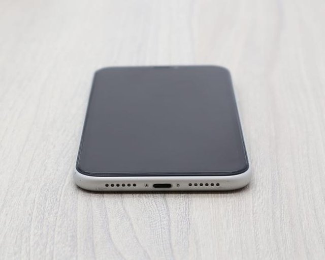 iPhone XR A 2105 Blanco + Factura