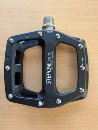 Pedali flat neri per mtb