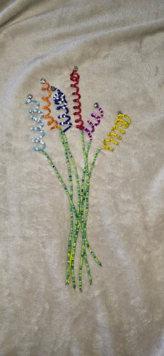 Flores de Missangas e Arame Coloridas