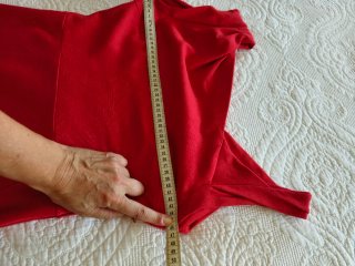 Vestido rojo ceñido elegante