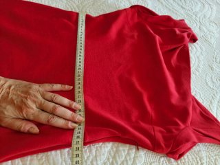 Vestido rojo ceñido elegante