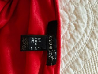 Vestido rojo ceñido elegante