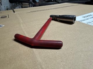 Llave de bujía articulada T