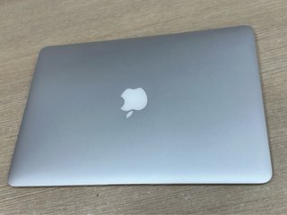 MacBook Air Apple Gris/Plata 2017 i5-8GB-128GB-SSD