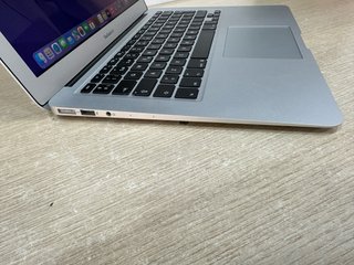 MacBook Air Apple Gris/Plata 2017 i5-8GB-128GB-SSD