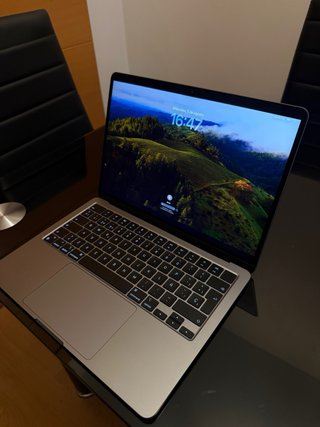 MacBook Air 13” M3 (2024) - Muy Buen Estado