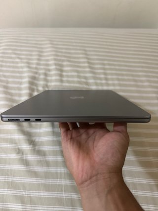 MacBook Air 13” M3 (2024) - Muy Buen Estado