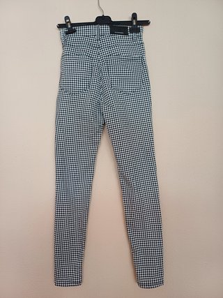 Pantalón de cuadros.