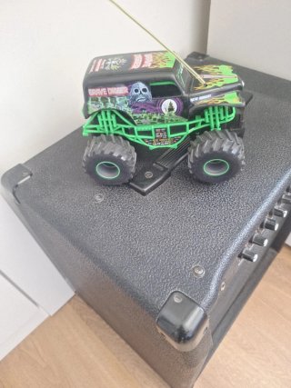 Monster Jam Grave Digger RC.